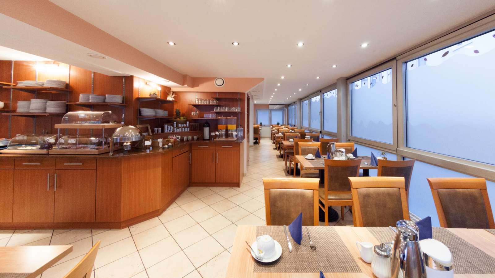The breakfast room of Centro Hotel Mondial in Munich